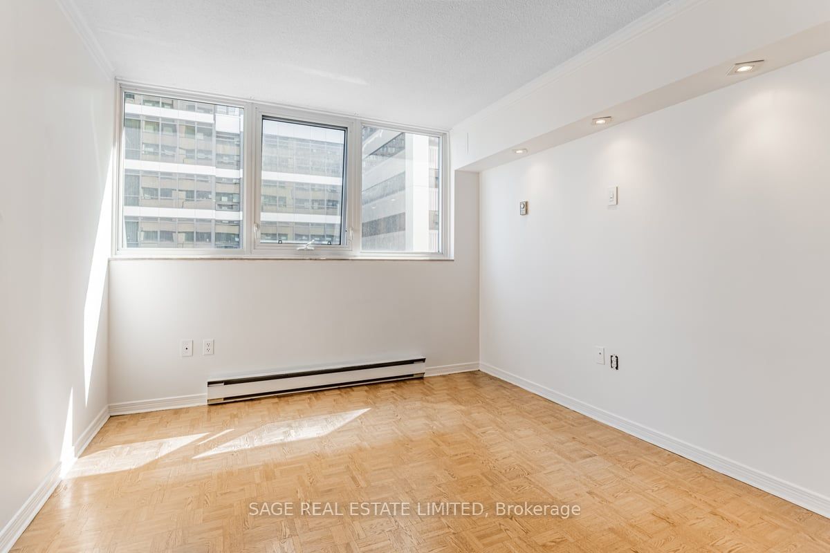 360 Bloor Street E #1007