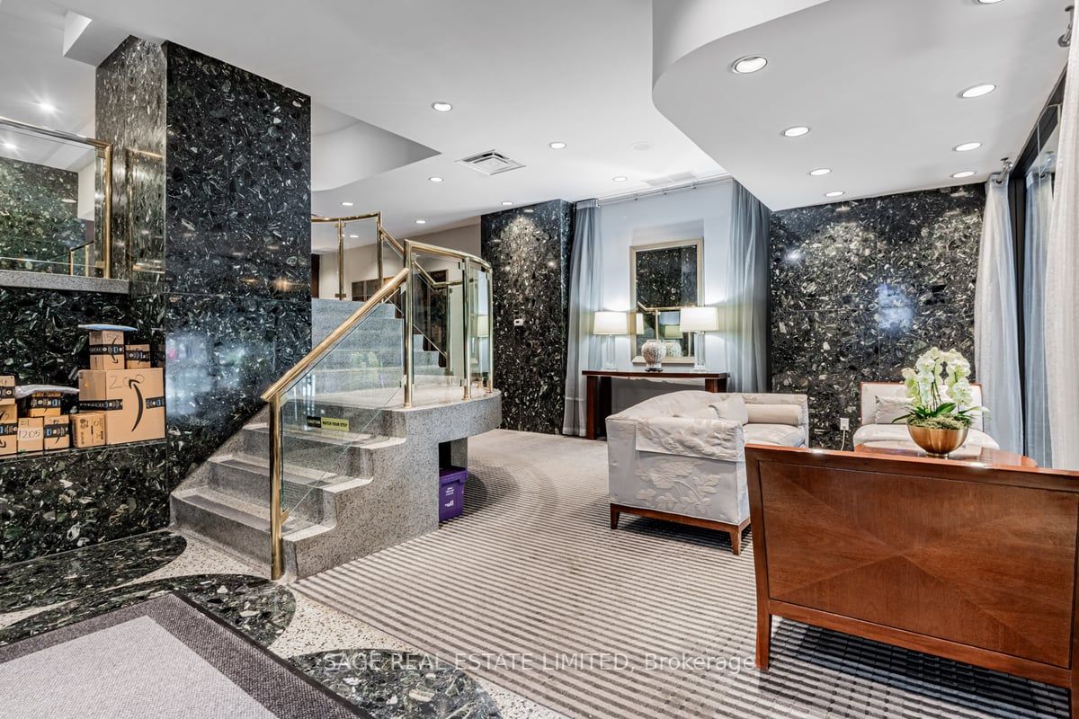 360 Bloor Street E #1007