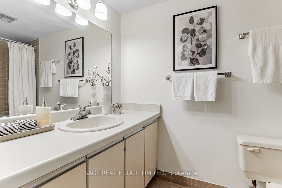 360 Bloor Street E #1007