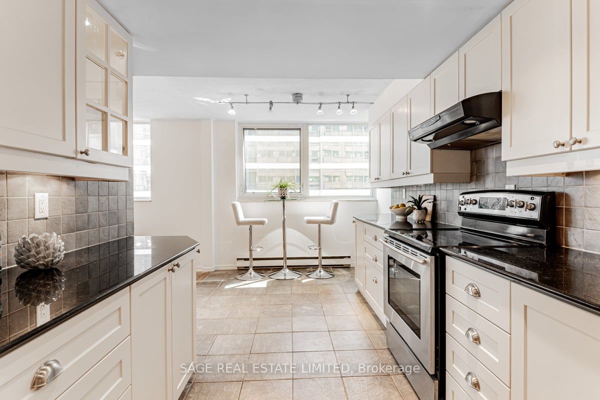 360 Bloor Street E #1007