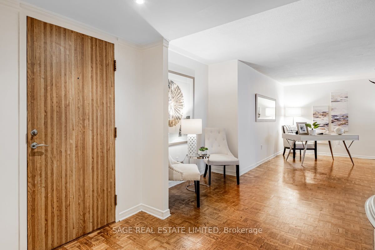 360 Bloor Street E #1007