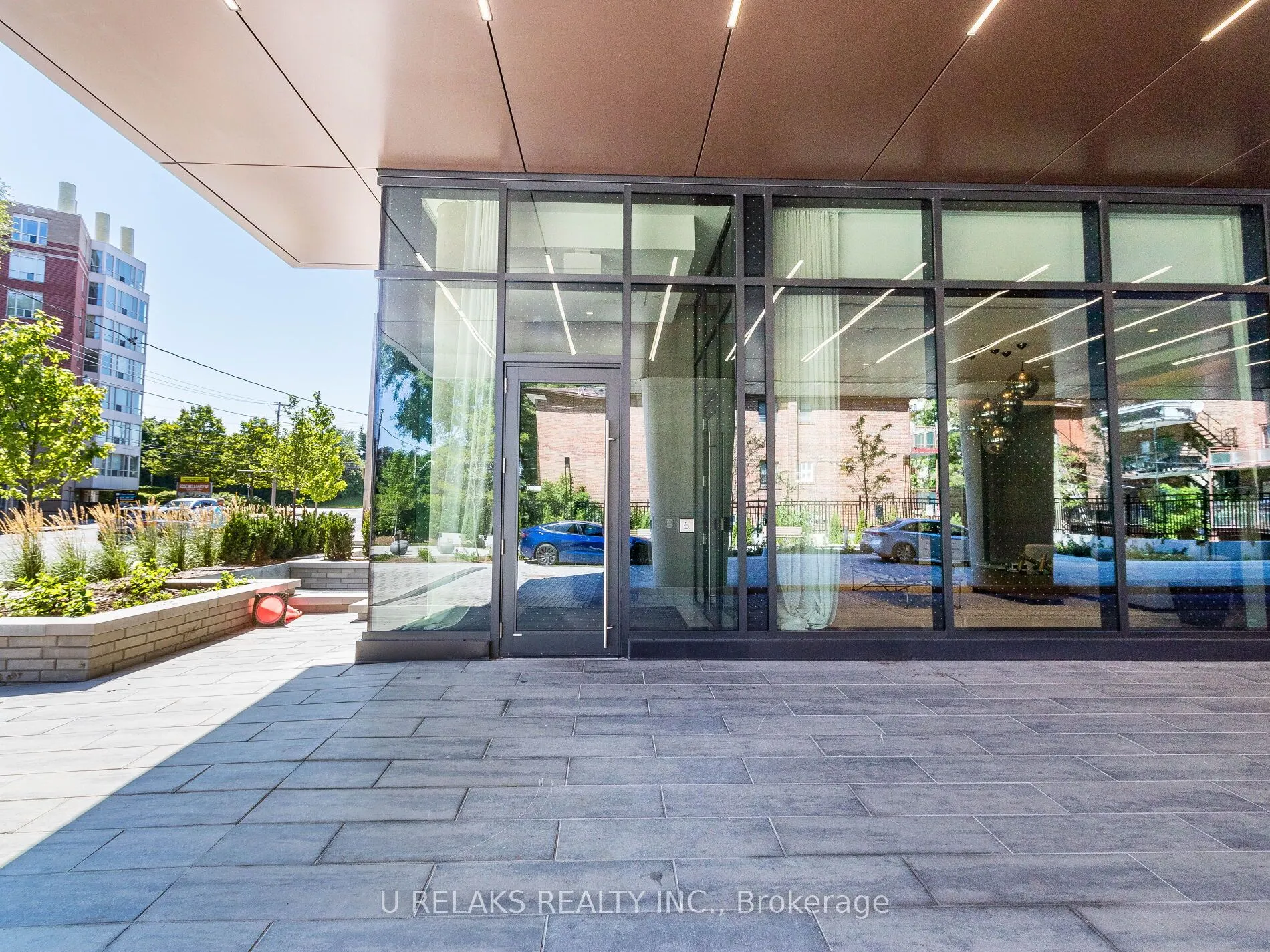 250 LAWRENCE Avenue W #416