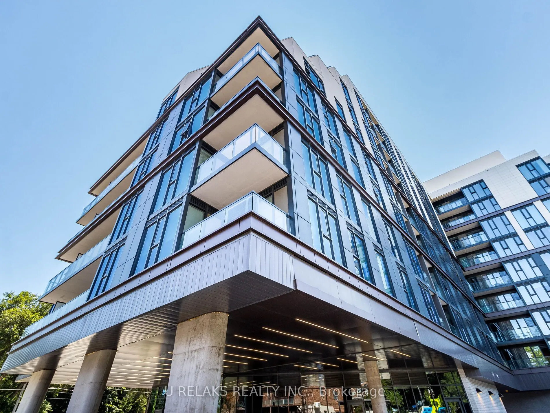 250 LAWRENCE Avenue W #416