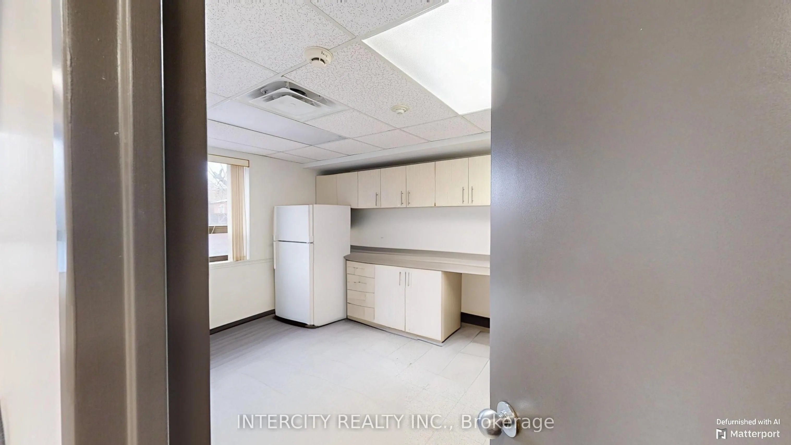 627 Bloor Street W, #2/F