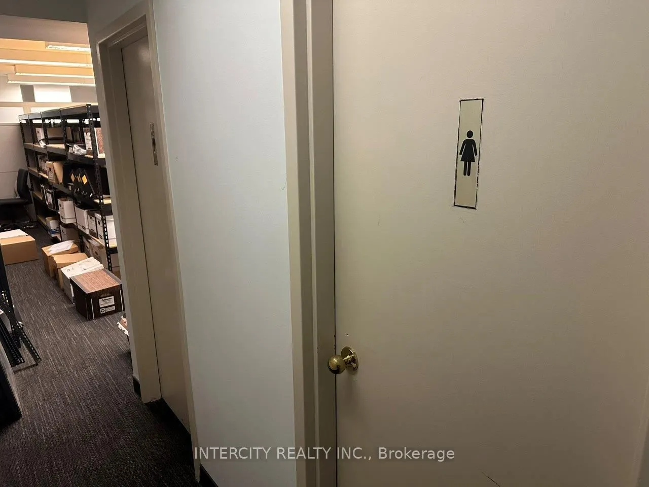 627 Bloor Street W, #2/F