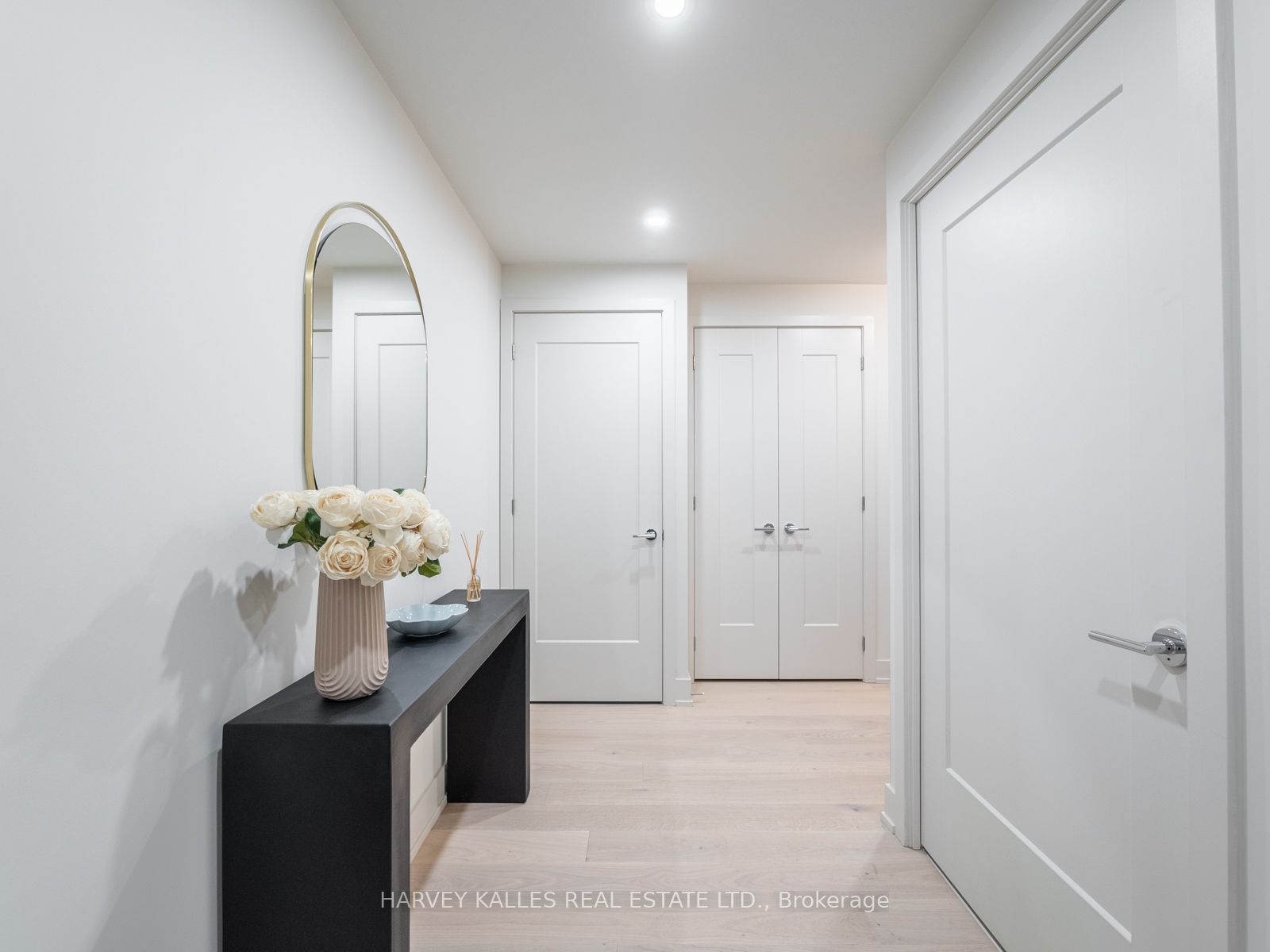 8 Manor Road W #711