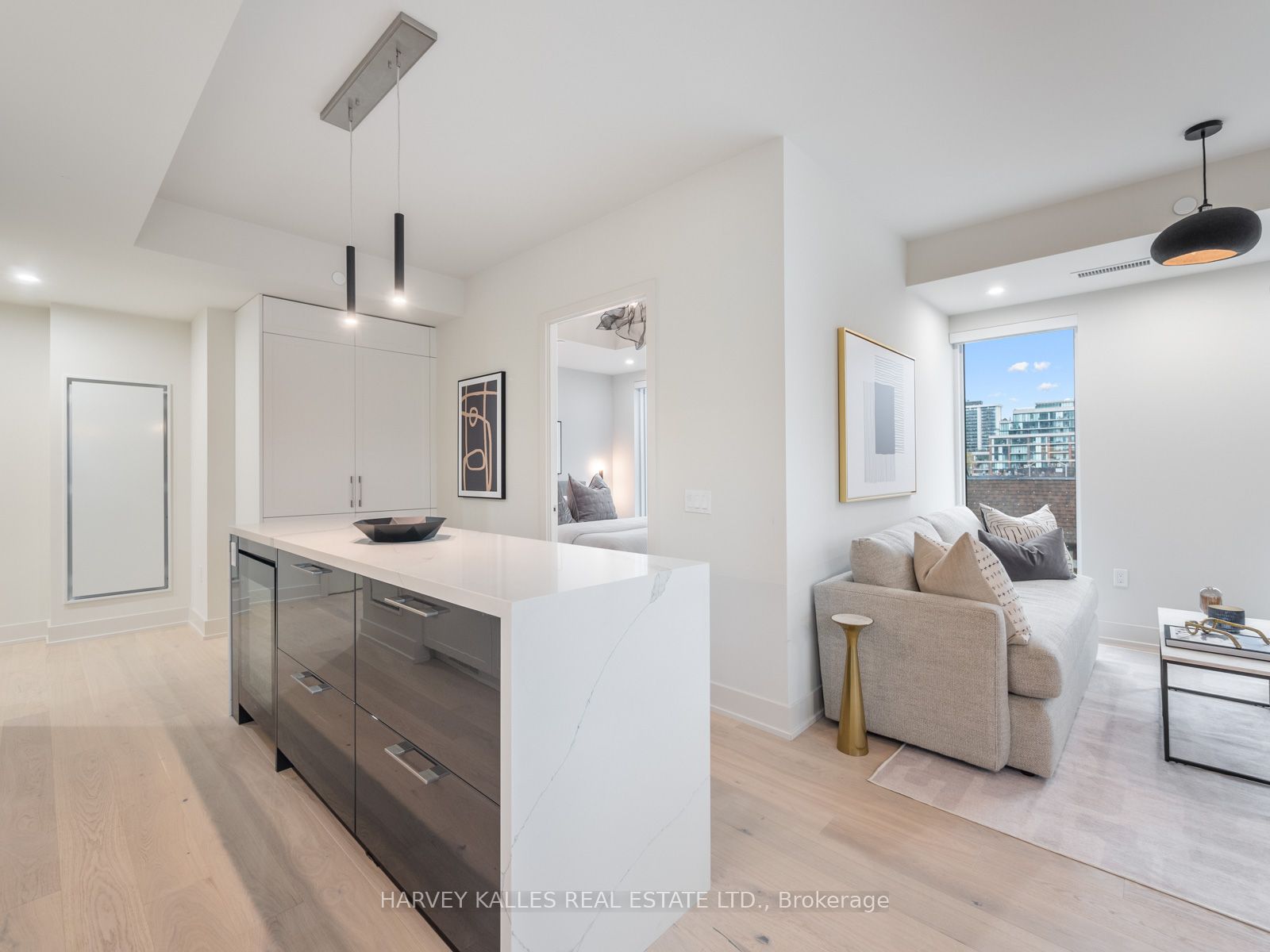 8 Manor Road W #711