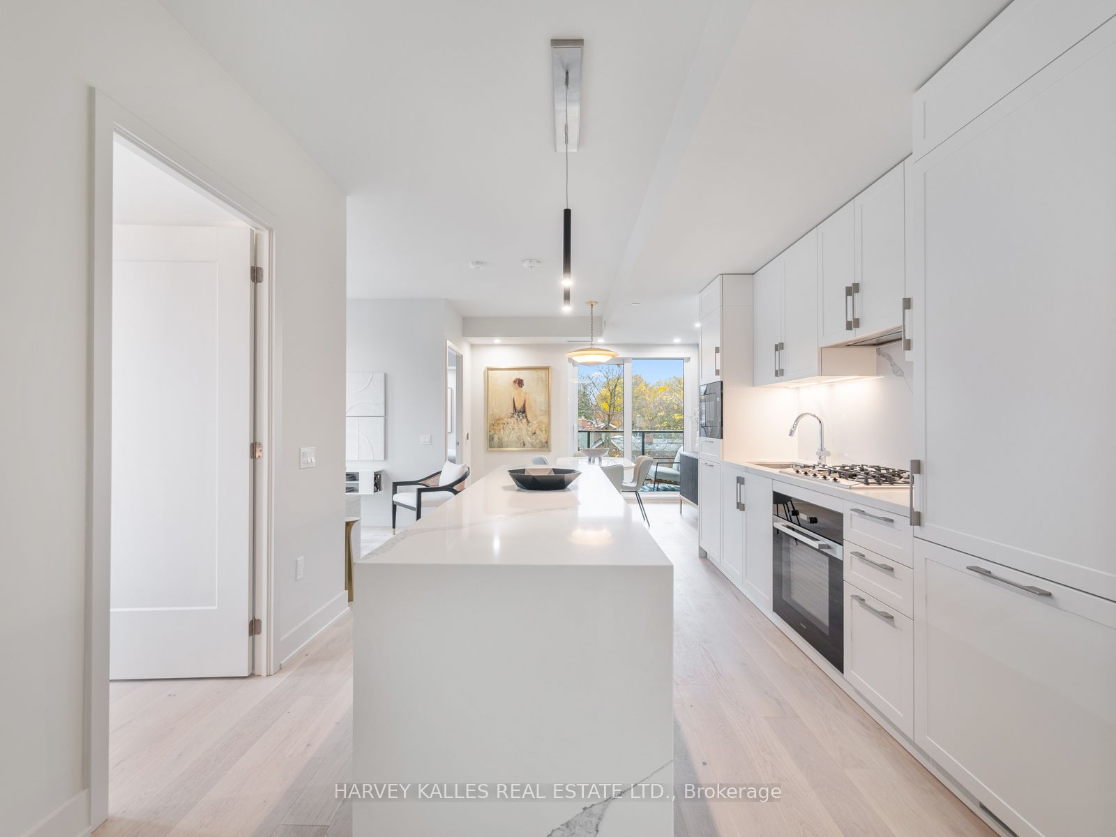 8 Manor Road W #711
