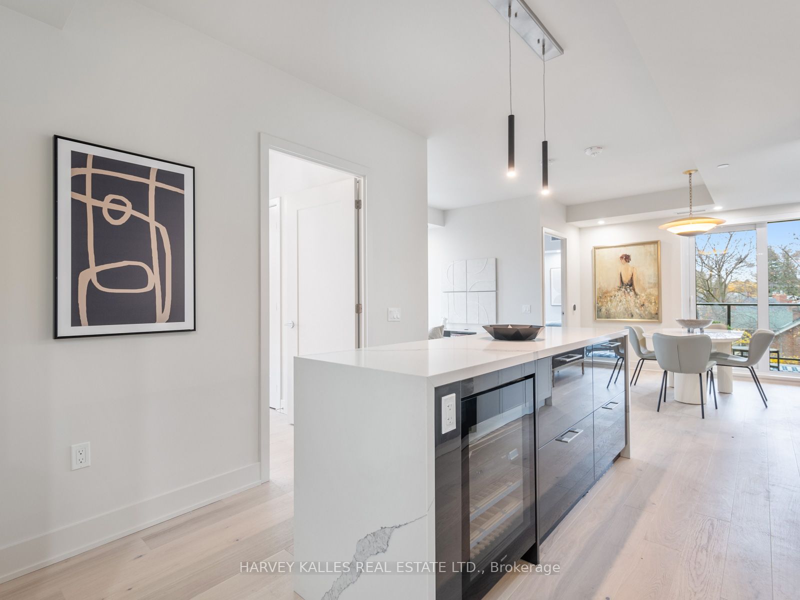 8 Manor Road W #711