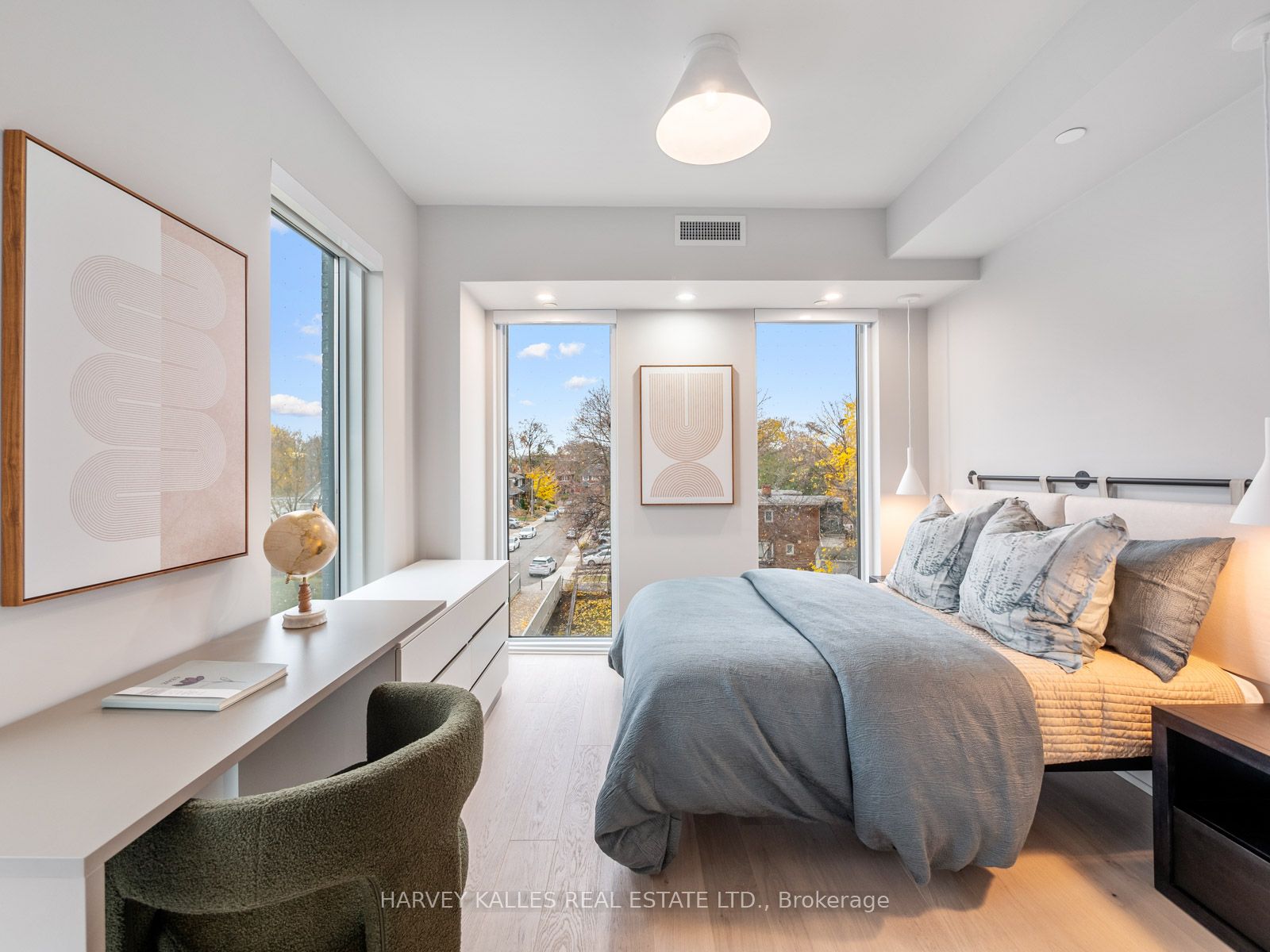 8 Manor Road W #711