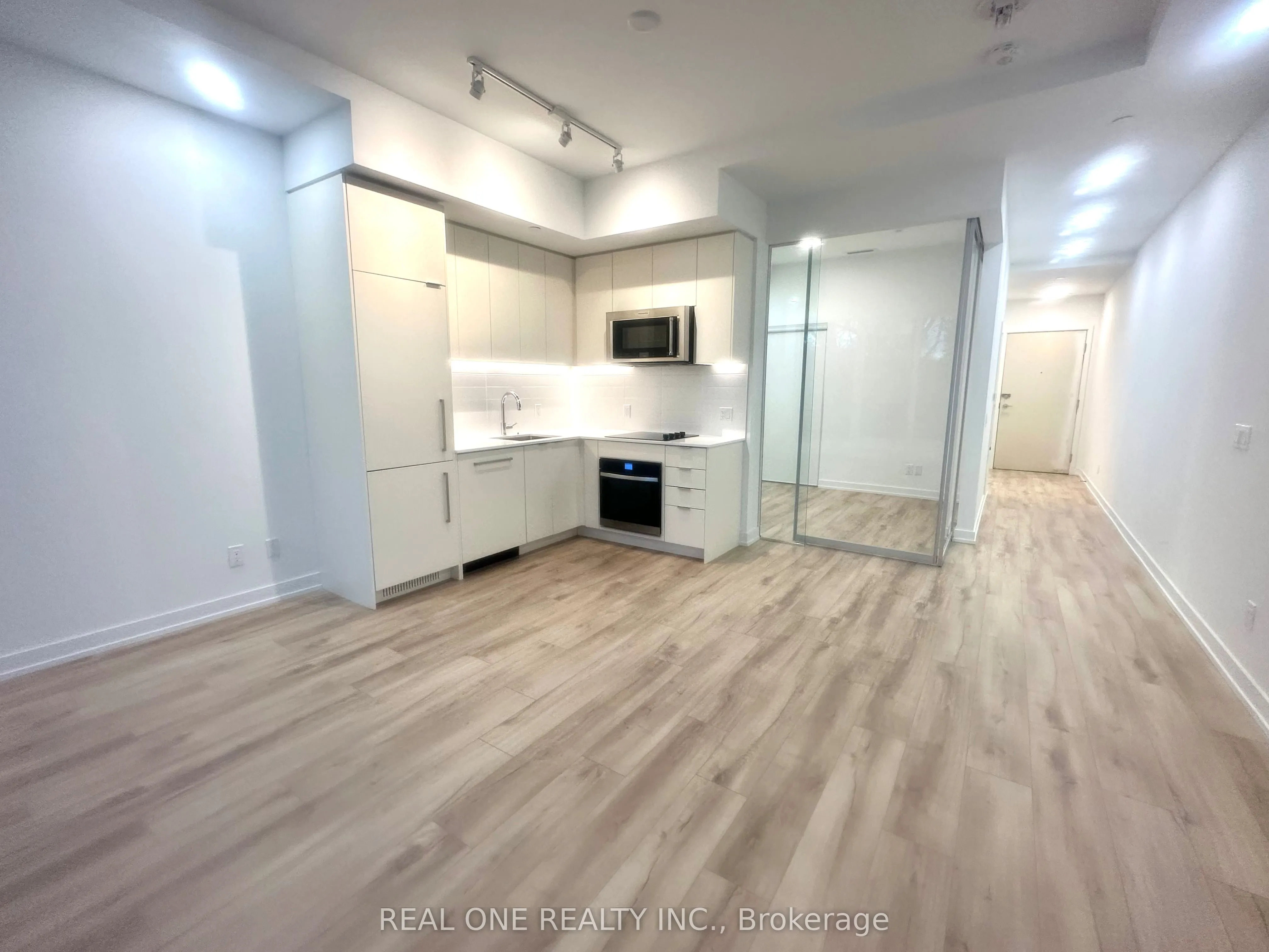 181 Sheppard Avenue E #211