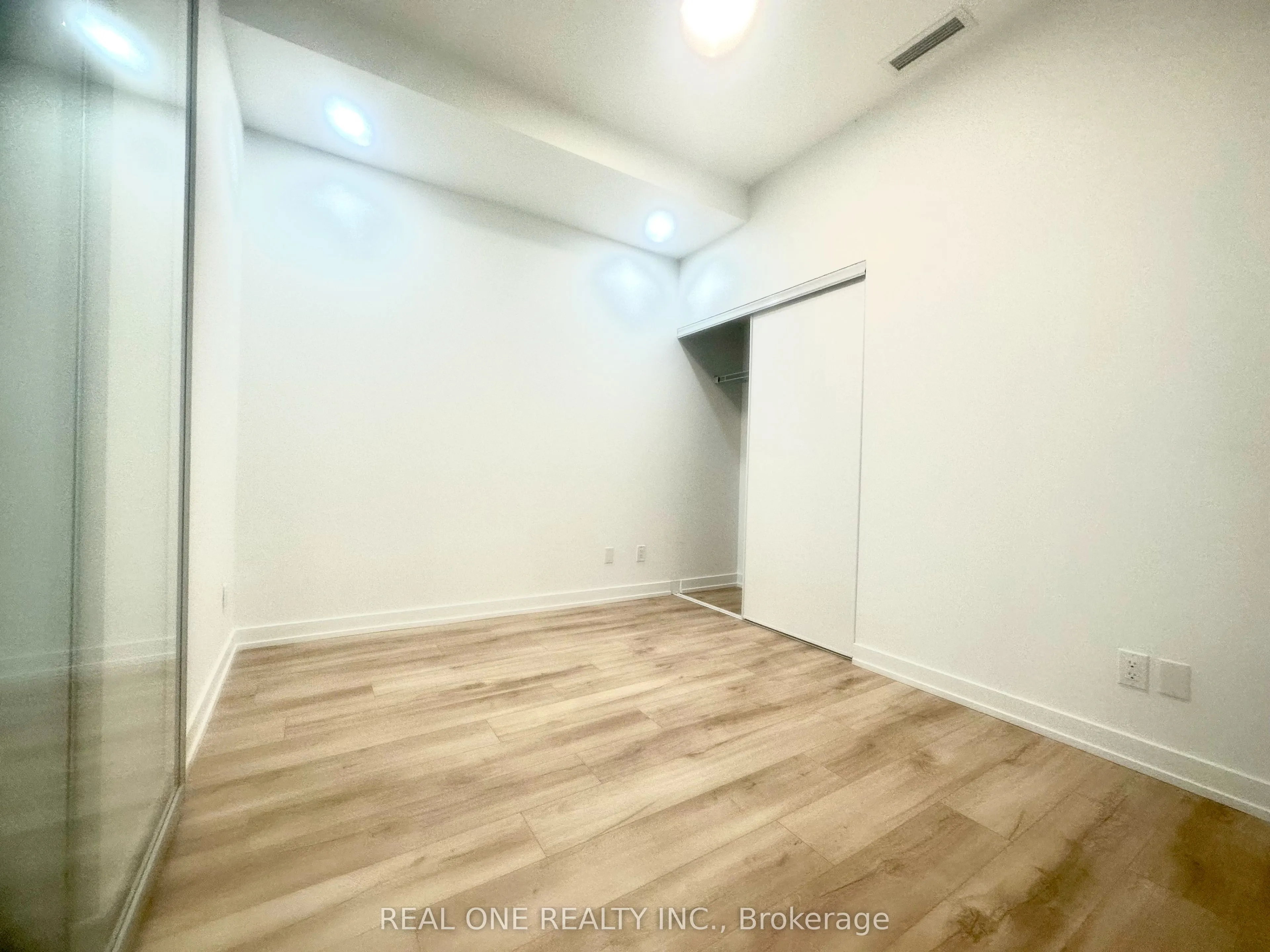 181 Sheppard Avenue E #211