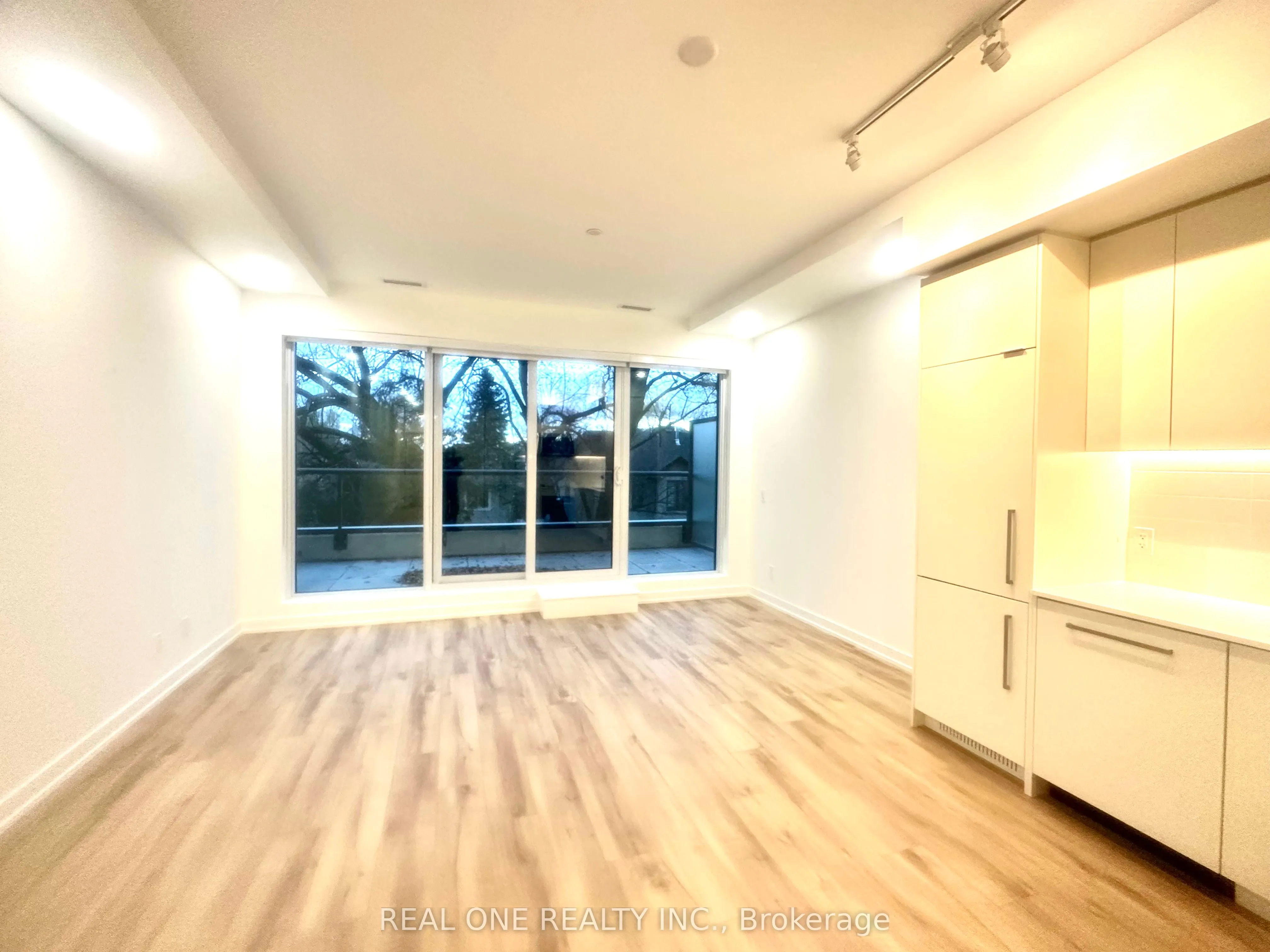 181 Sheppard Avenue E #211