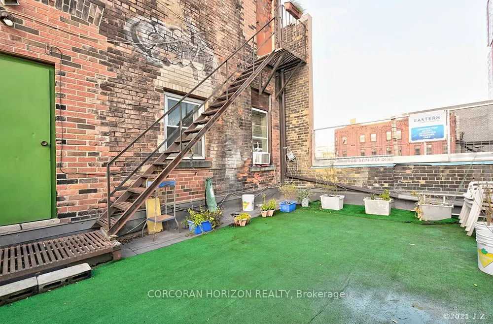 383 Queen Street W, #4