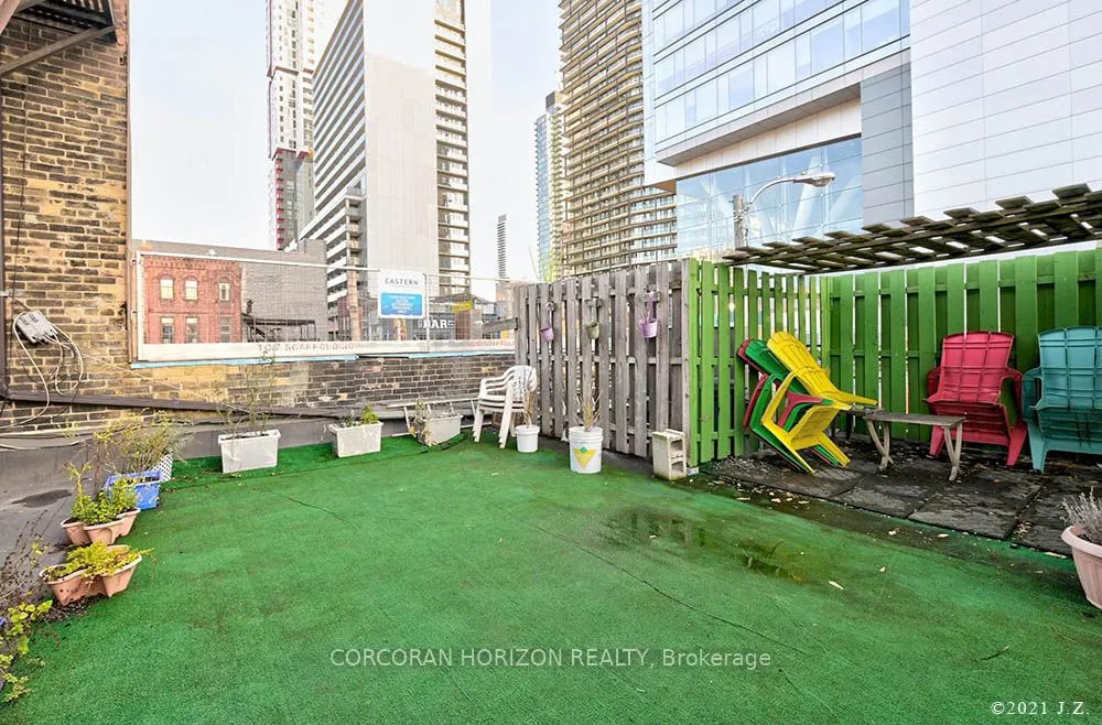 383 Queen Street W, #4
