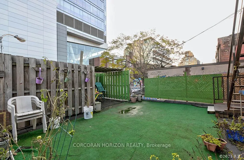 383 Queen Street W, #4