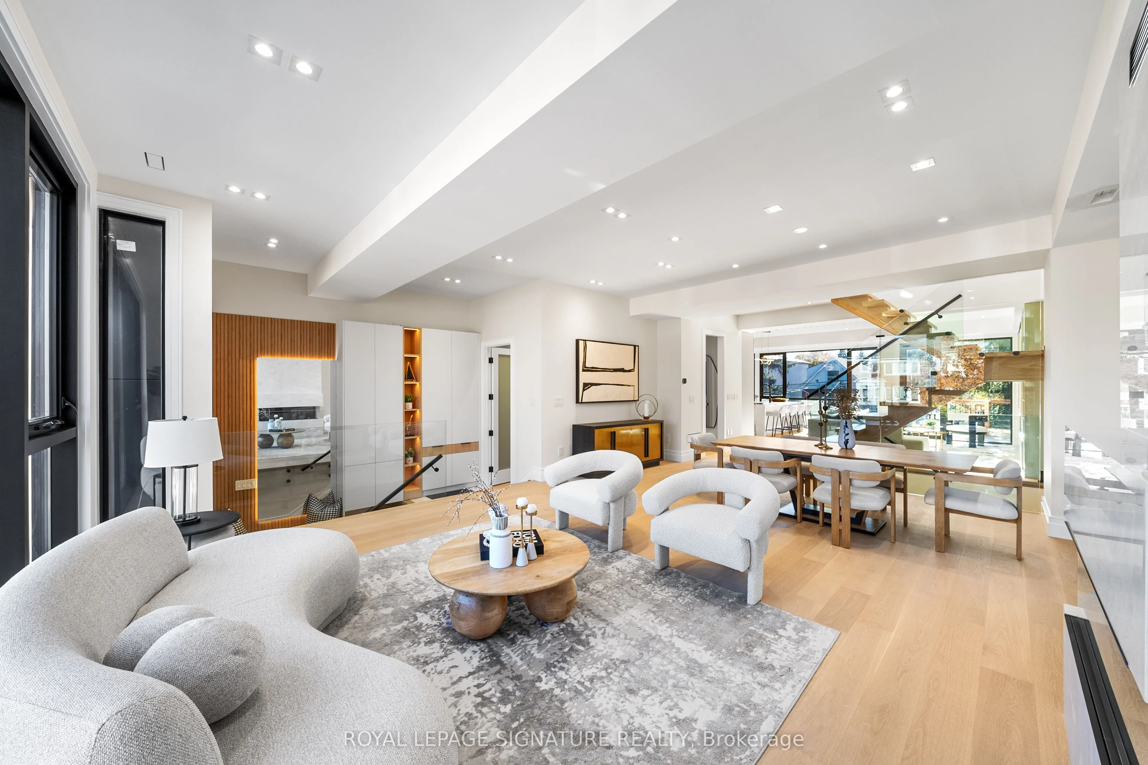 551 Broadway Avenue