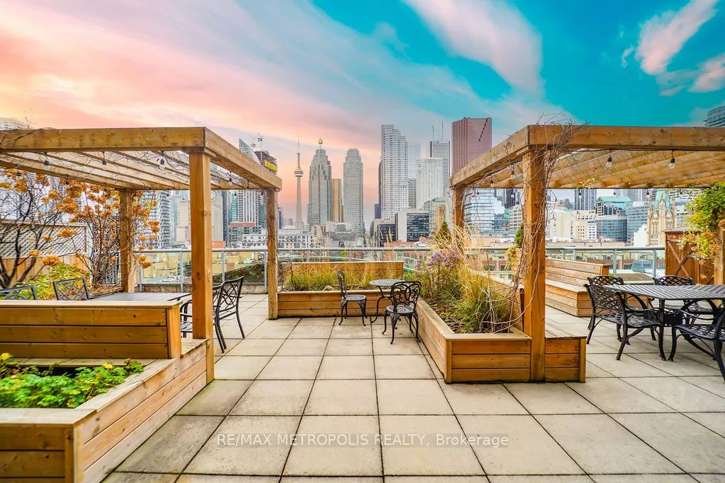 109 Front Street E #528