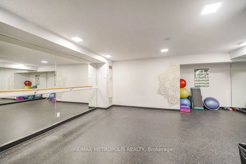 109 Front Street E #528