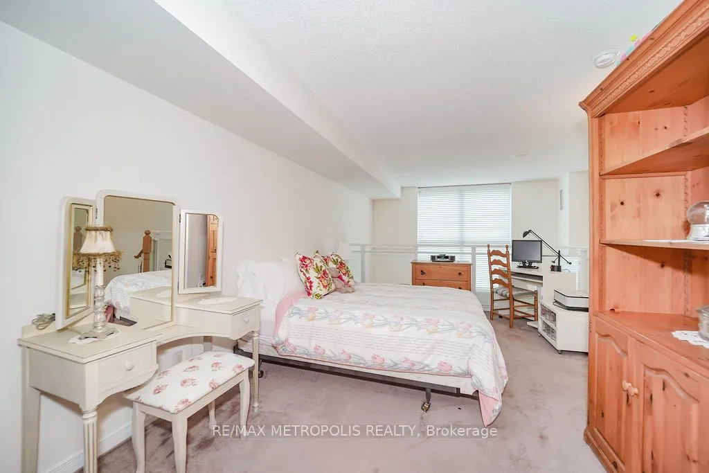 109 Front Street E #528