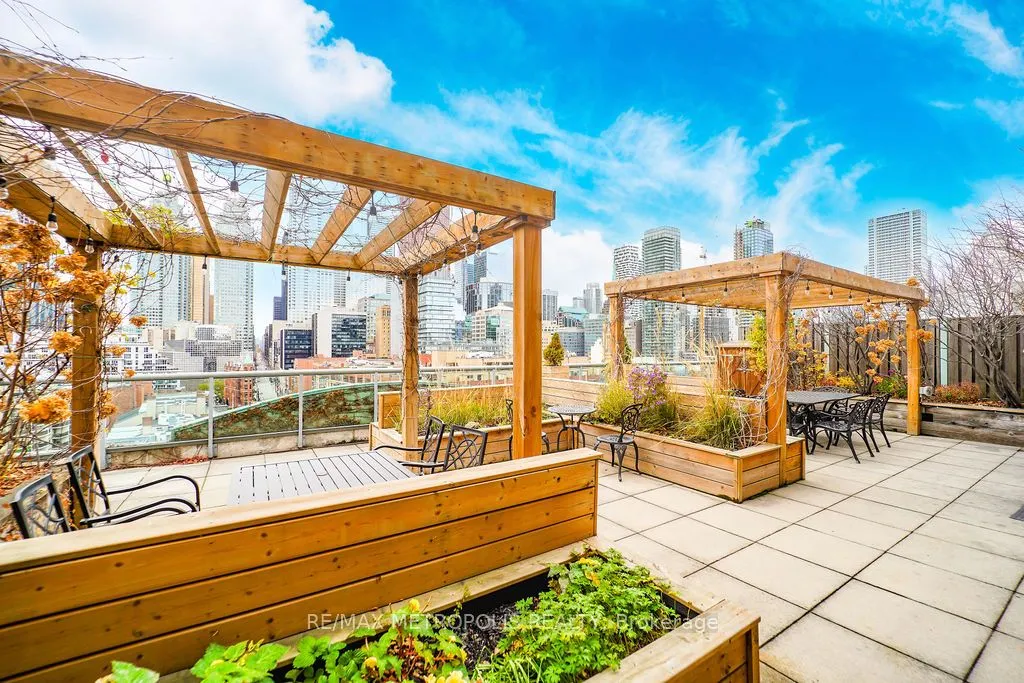 109 Front Street E #528