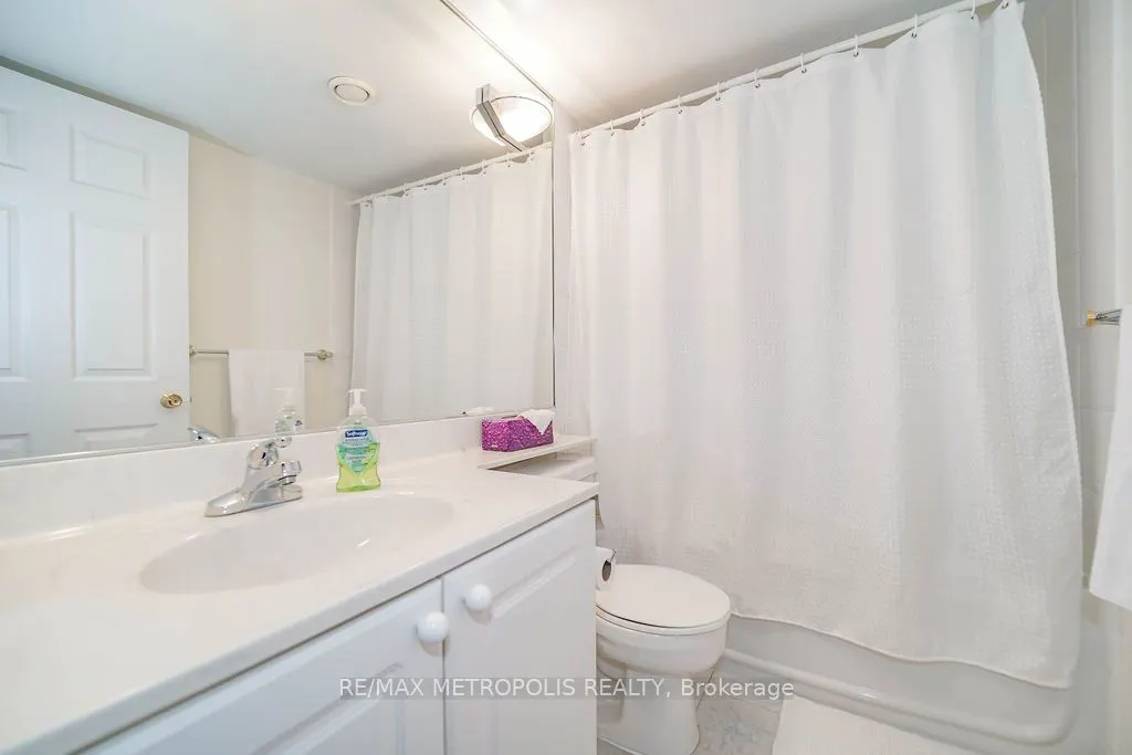 109 Front Street E #528