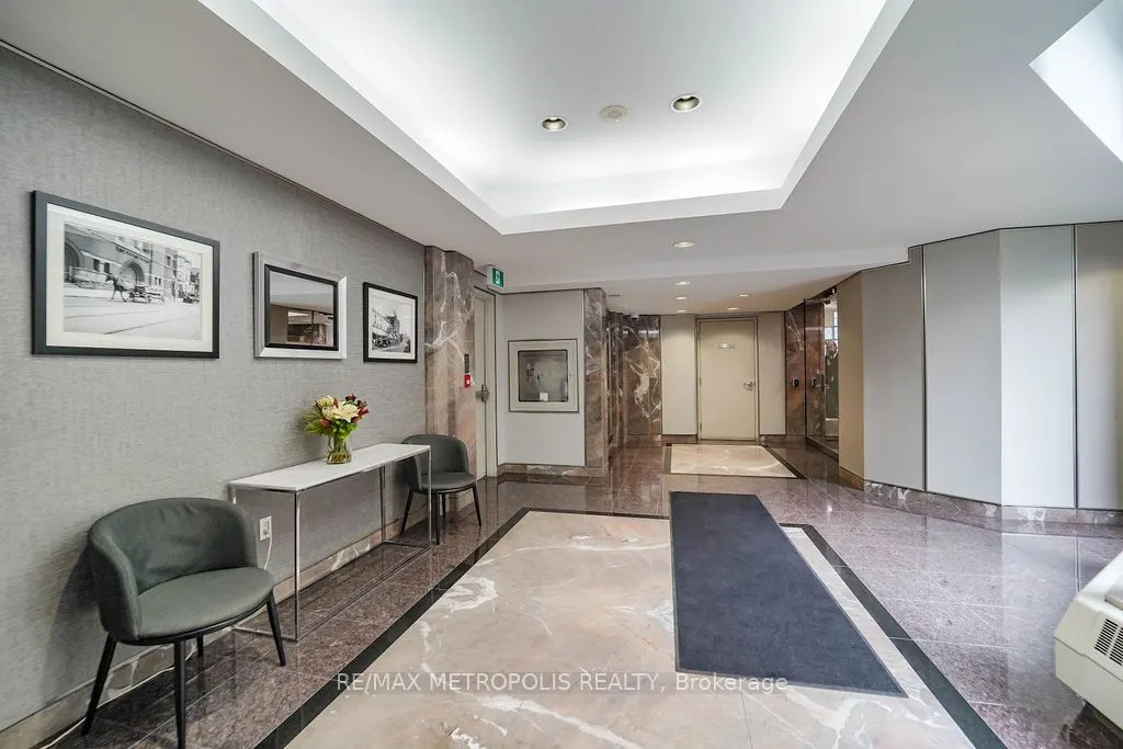 109 Front Street E #528