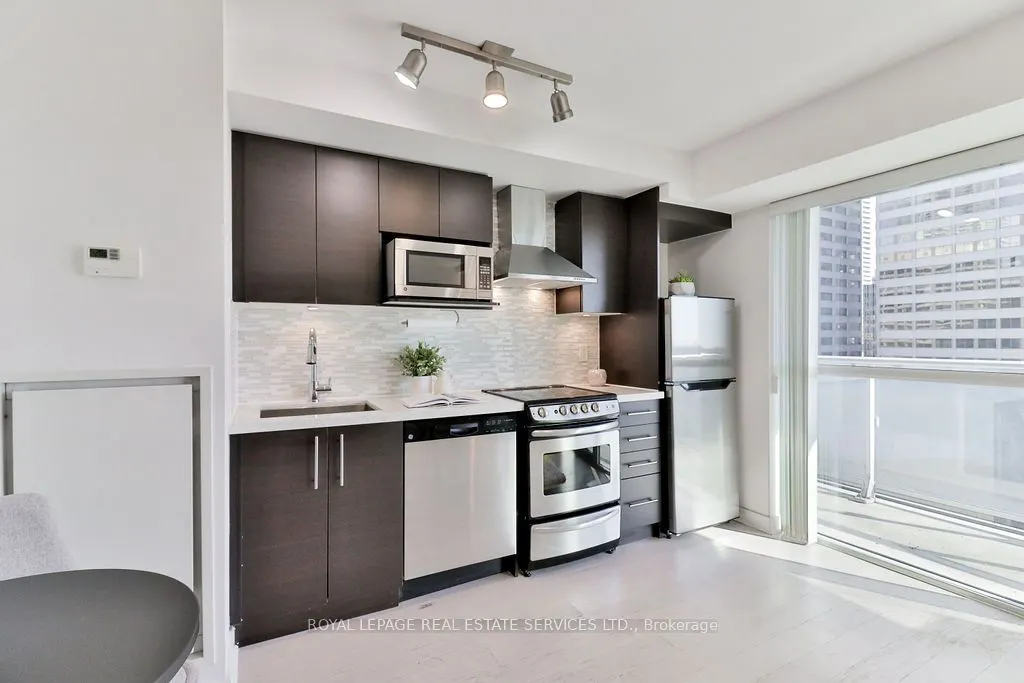 58 Orchard View Boulevard #908