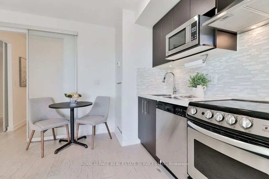 58 Orchard View Boulevard #908