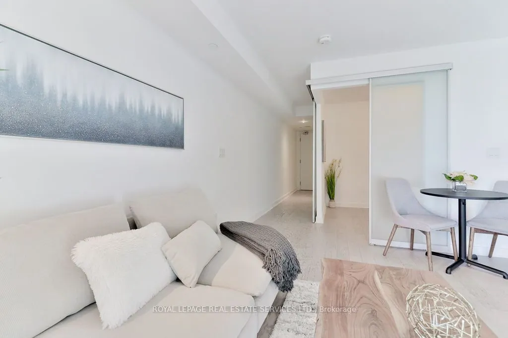 58 Orchard View Boulevard #908