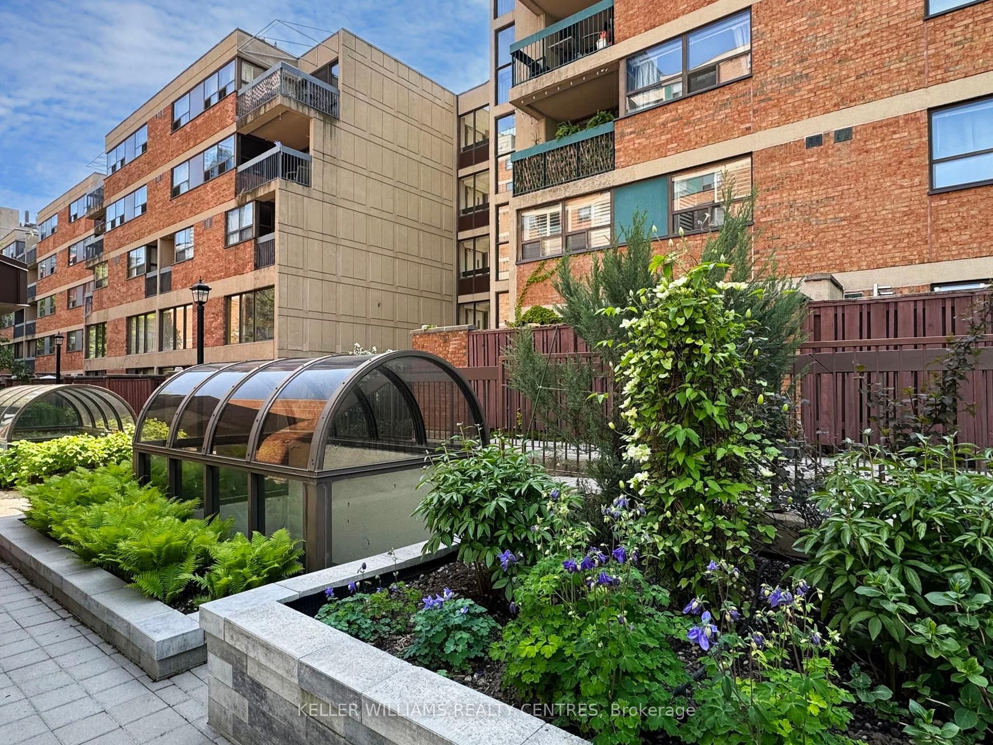 71 McCaul Street, #123