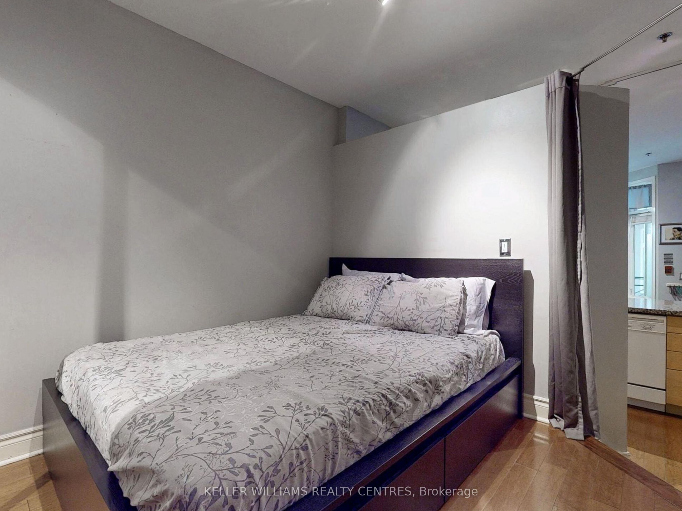 71 McCaul Street, #123