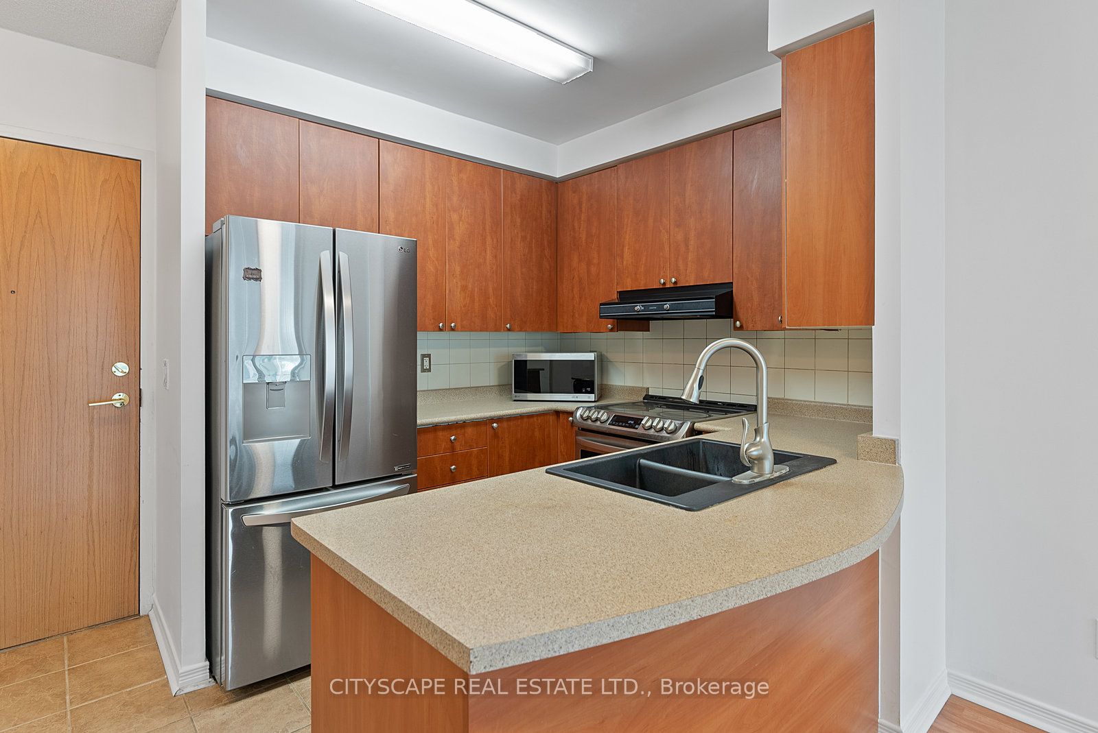 5500 Yonge Street, #202