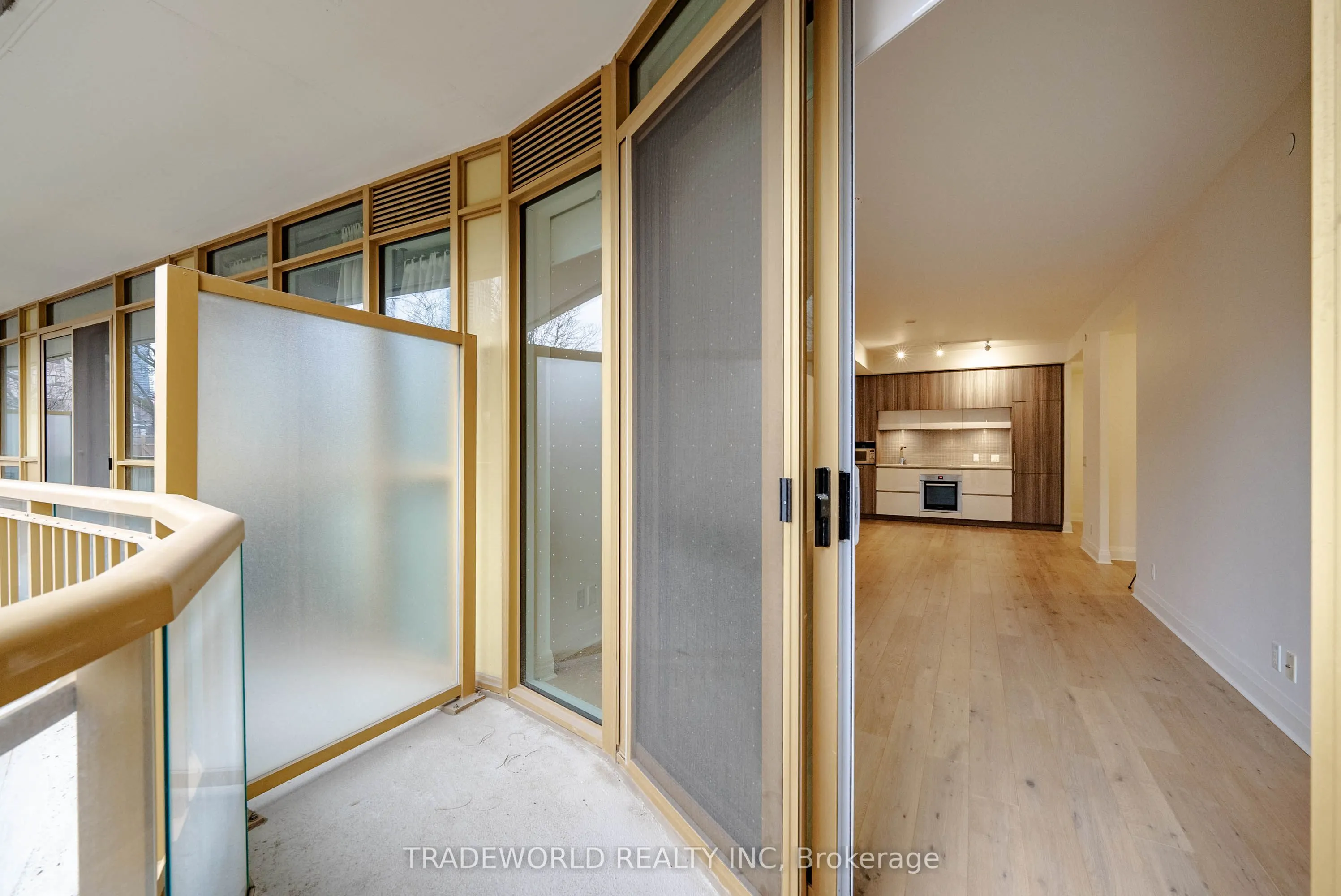 151 Avenue Road, #305