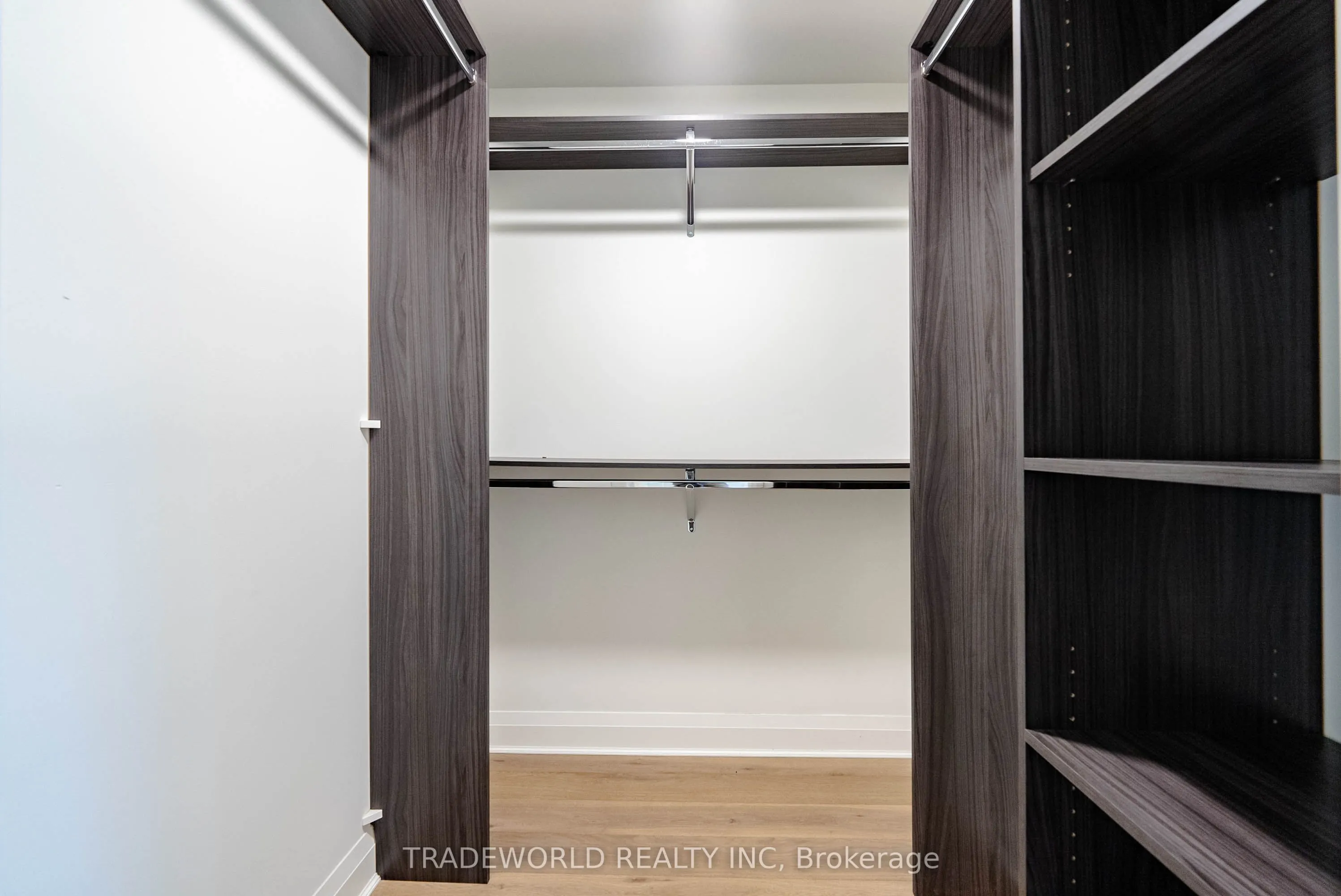 151 Avenue Road, #305