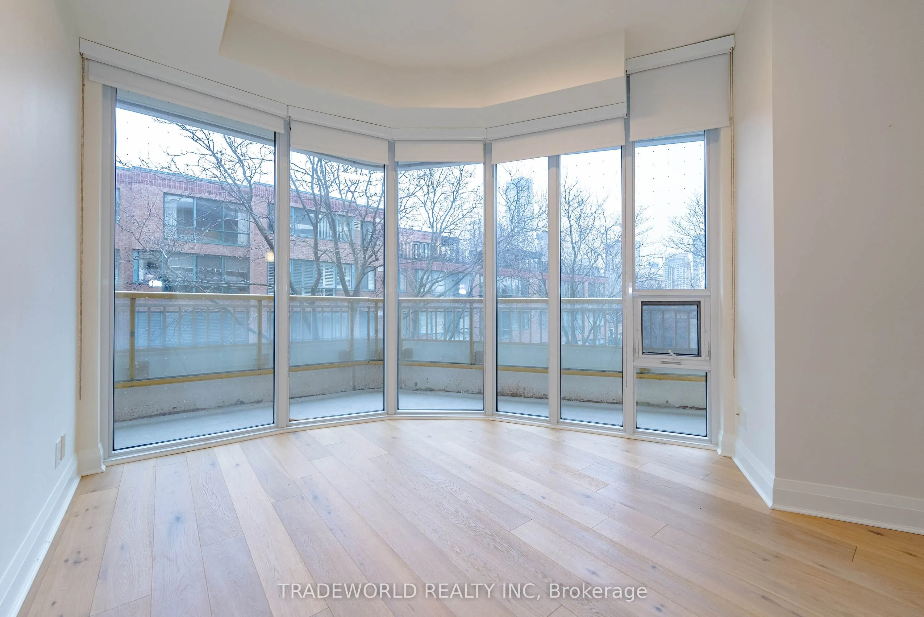 151 Avenue Road, #305