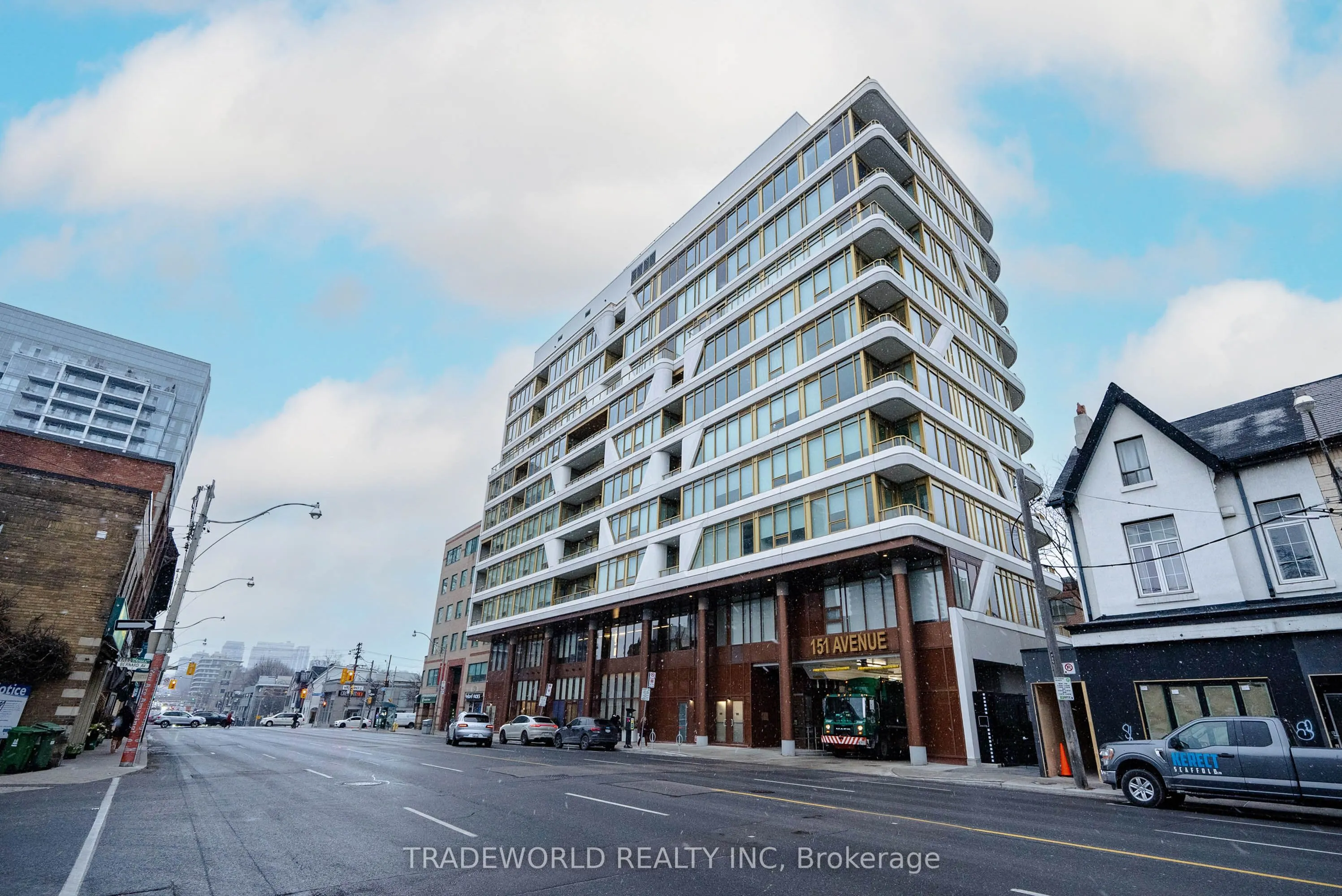 151 Avenue Road, #305