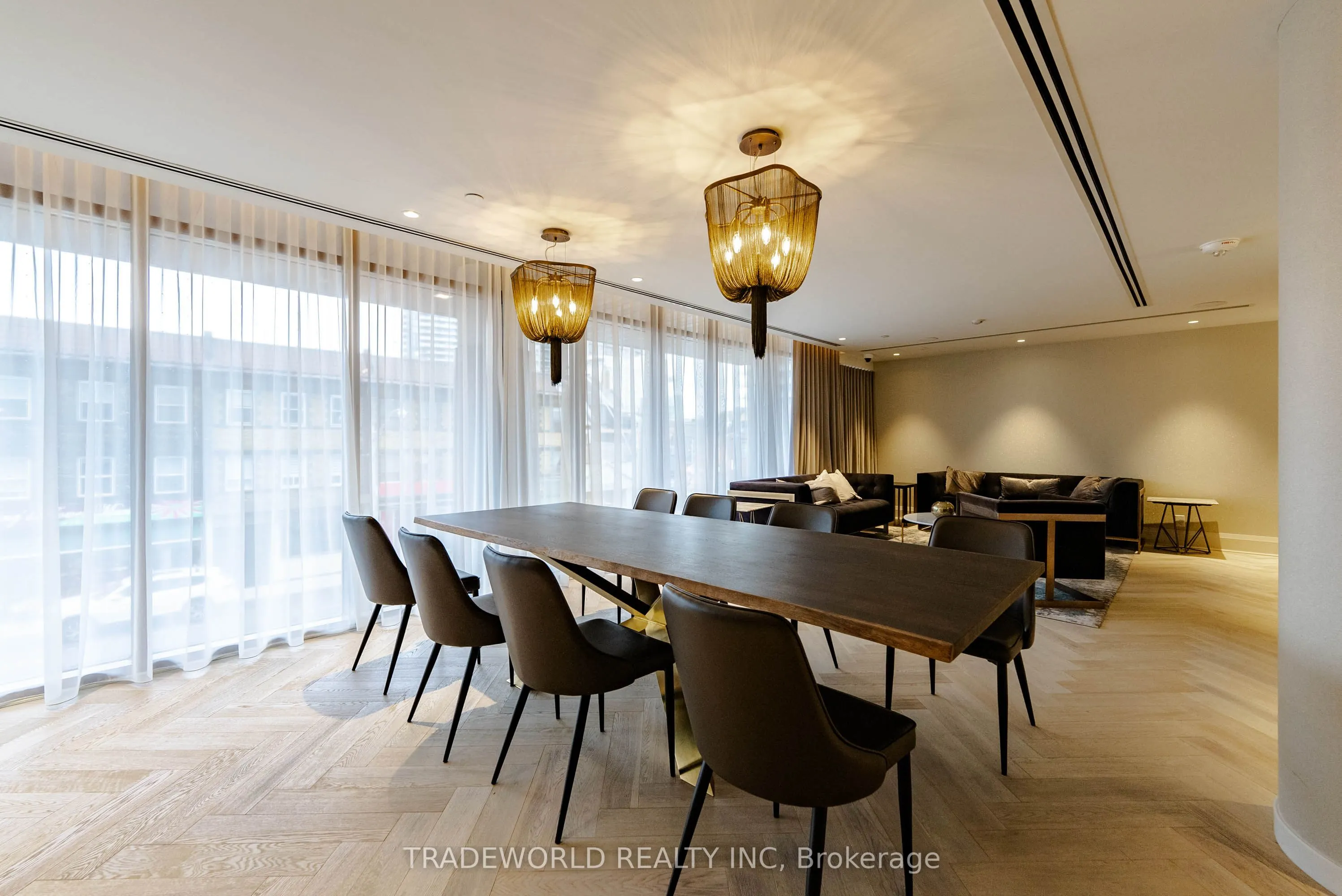 151 Avenue Road, #305