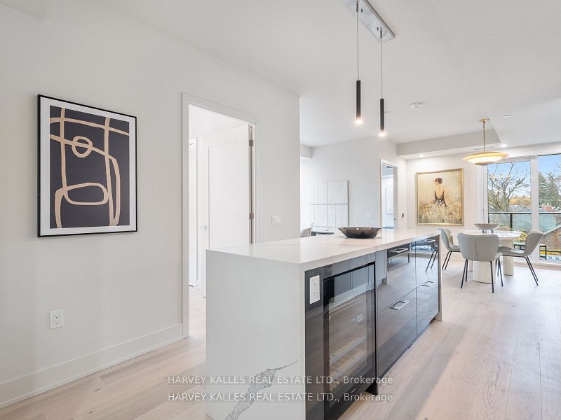 8 Manor Road W #LPH4