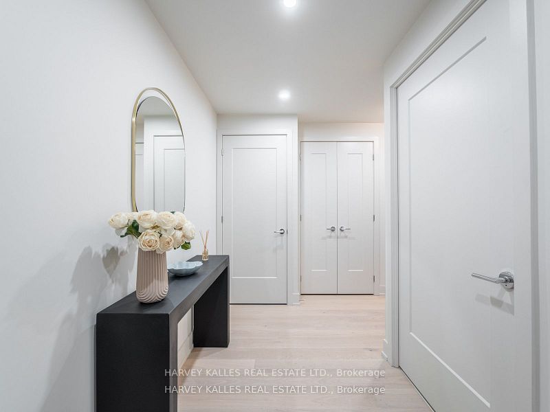 8 Manor Road W #LPH4