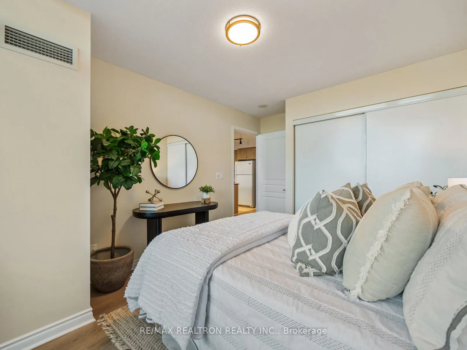 503 Beecroft Road, #318