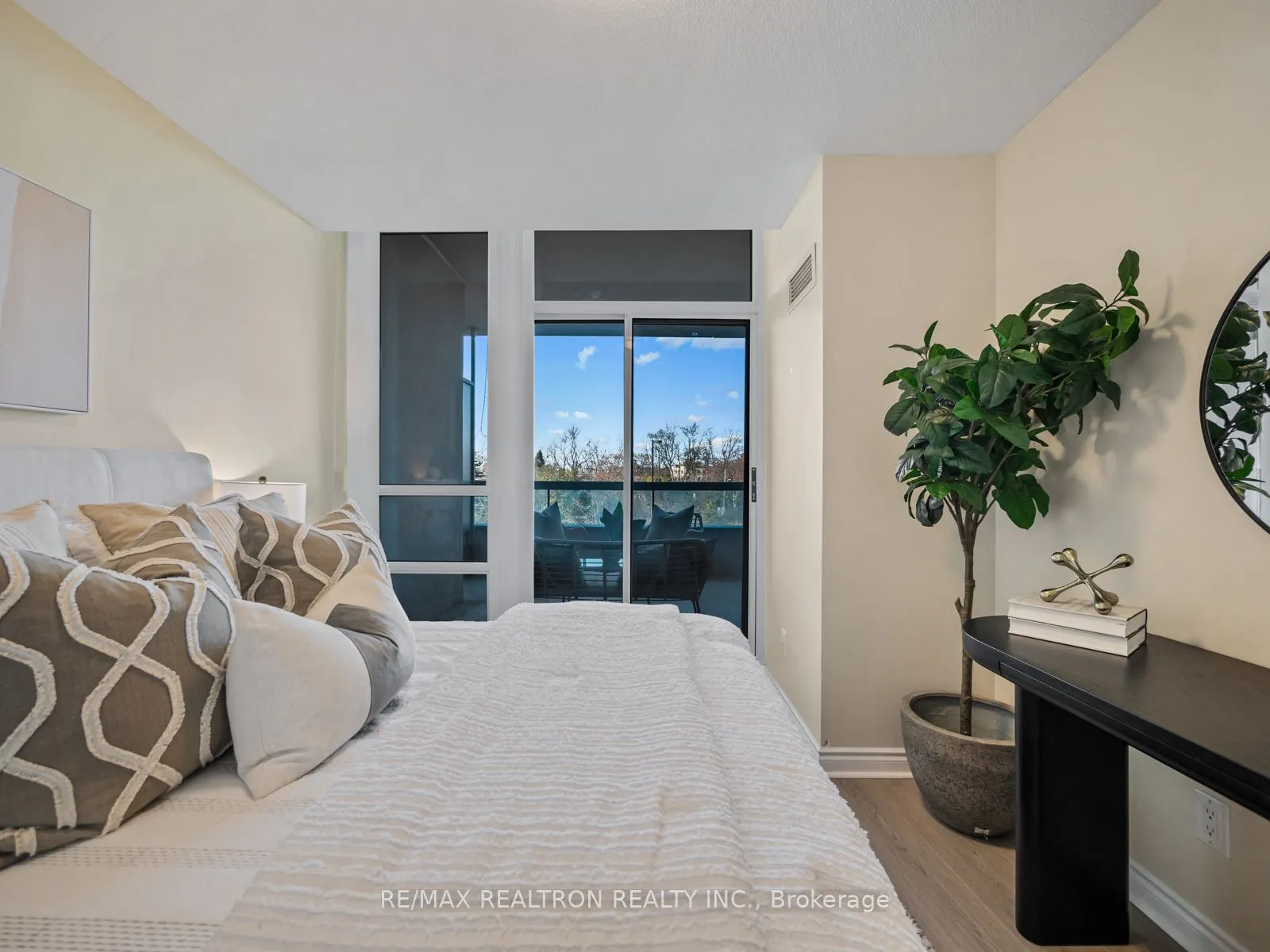 503 Beecroft Road, #318