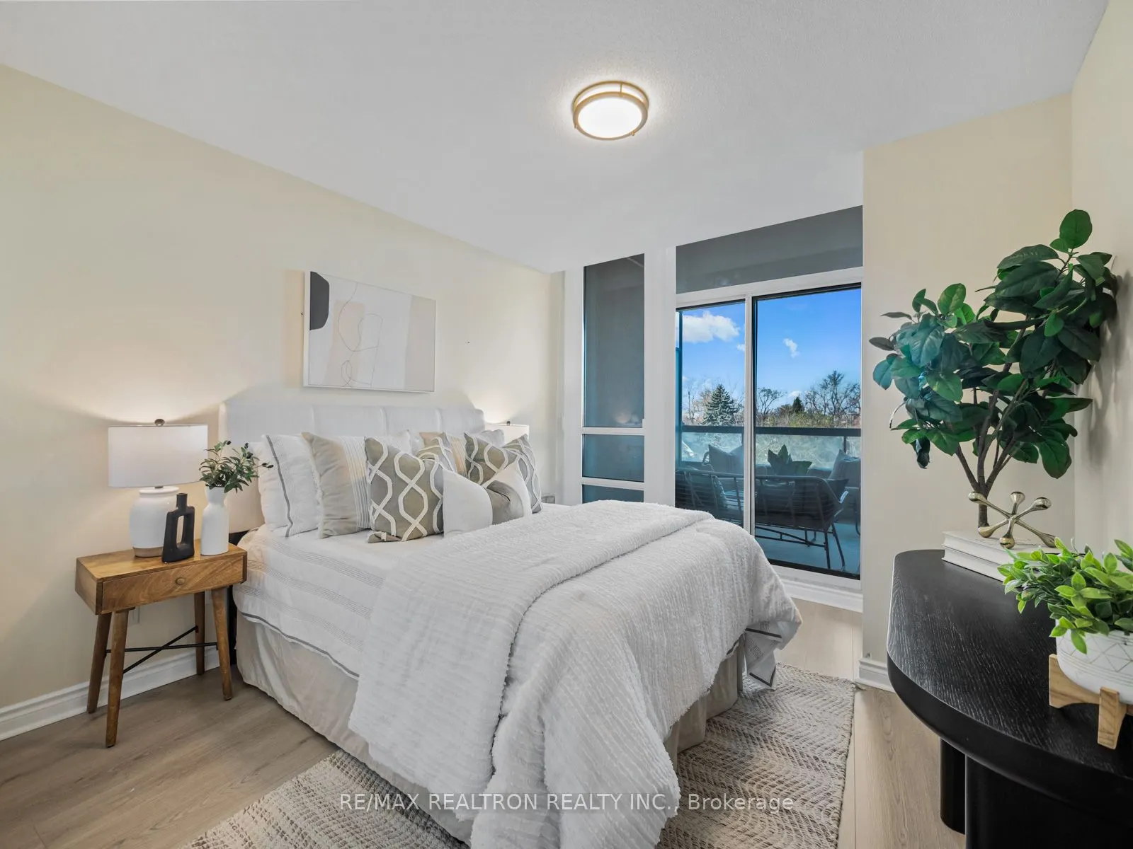 503 Beecroft Road, #318