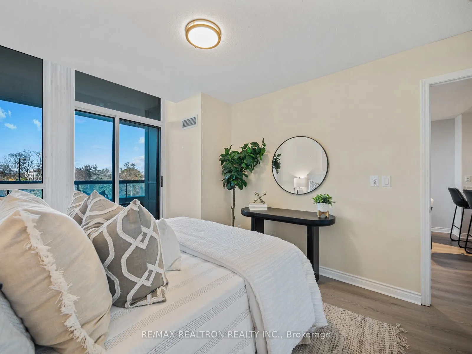 503 Beecroft Road, #318