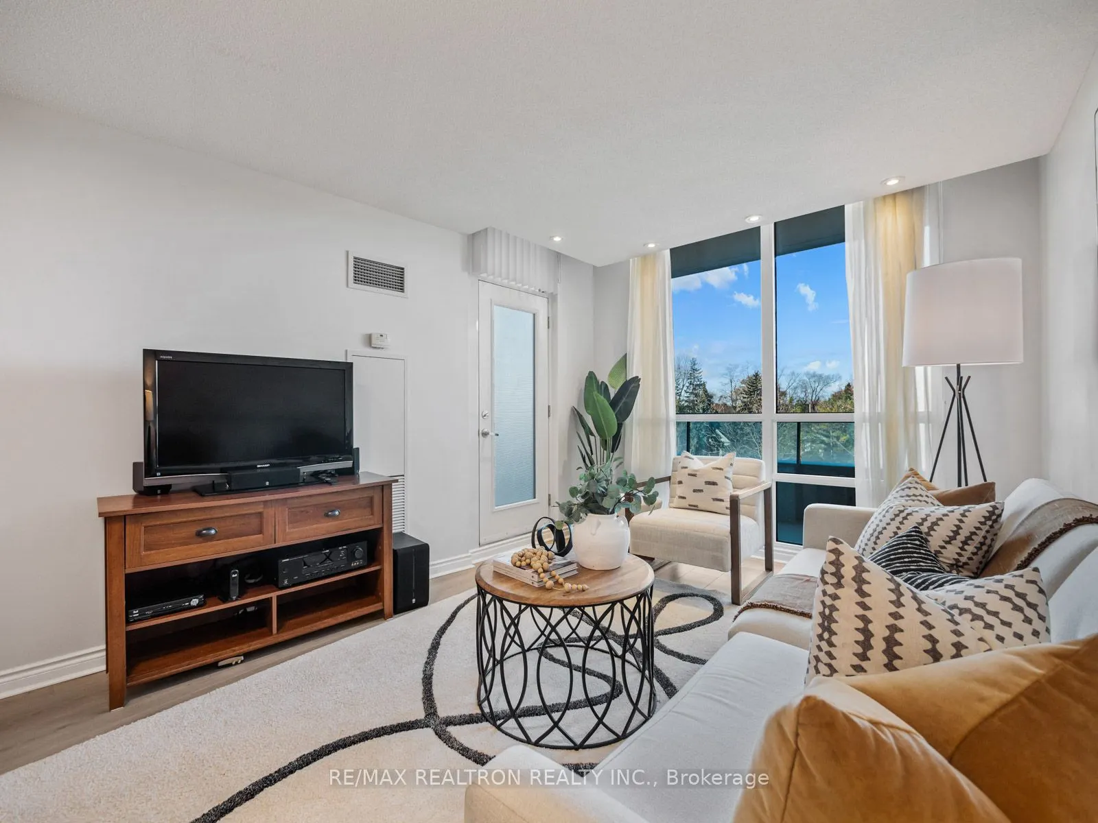 503 Beecroft Road, #318