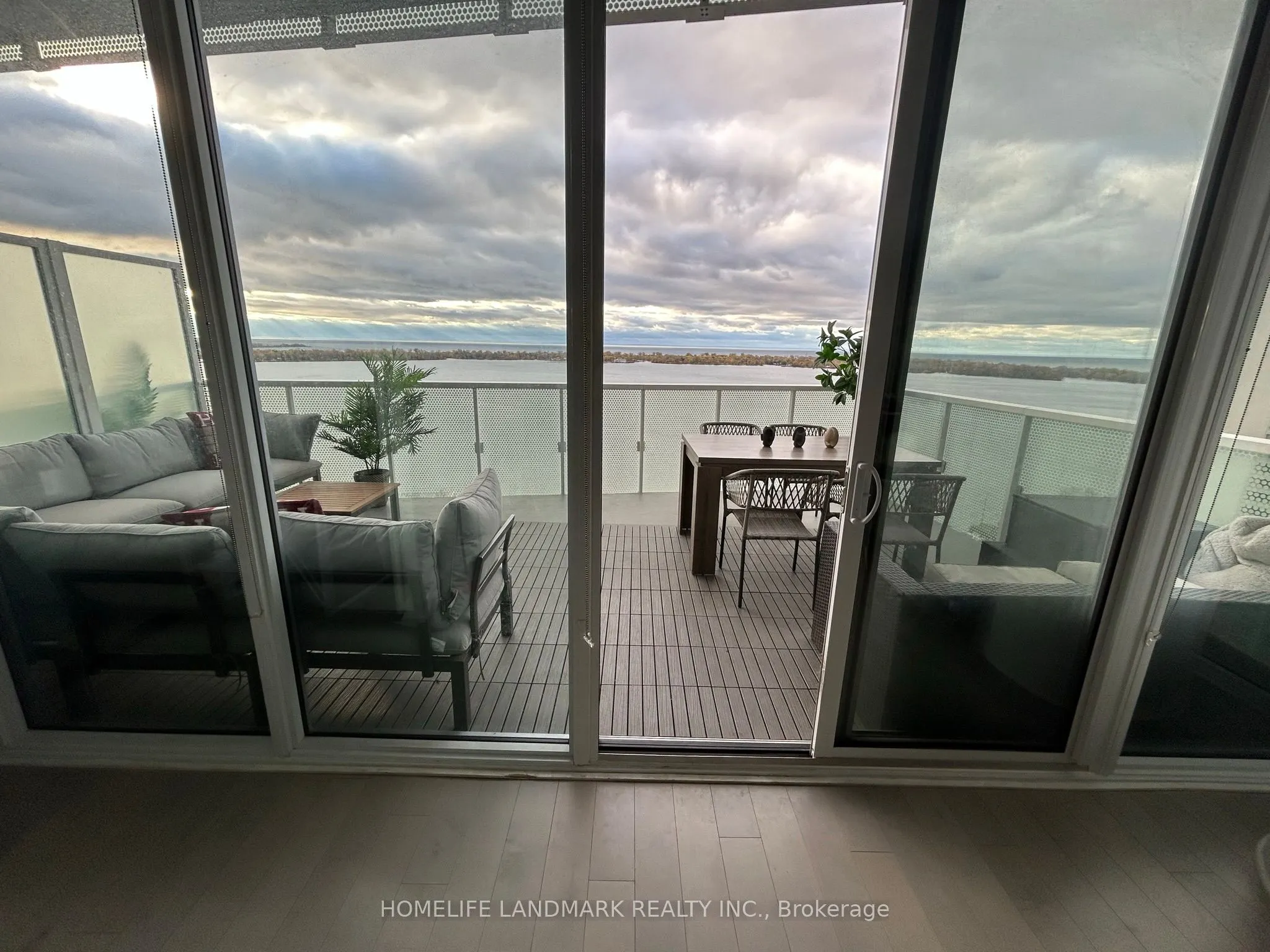 15 Queens Quay E, #2304