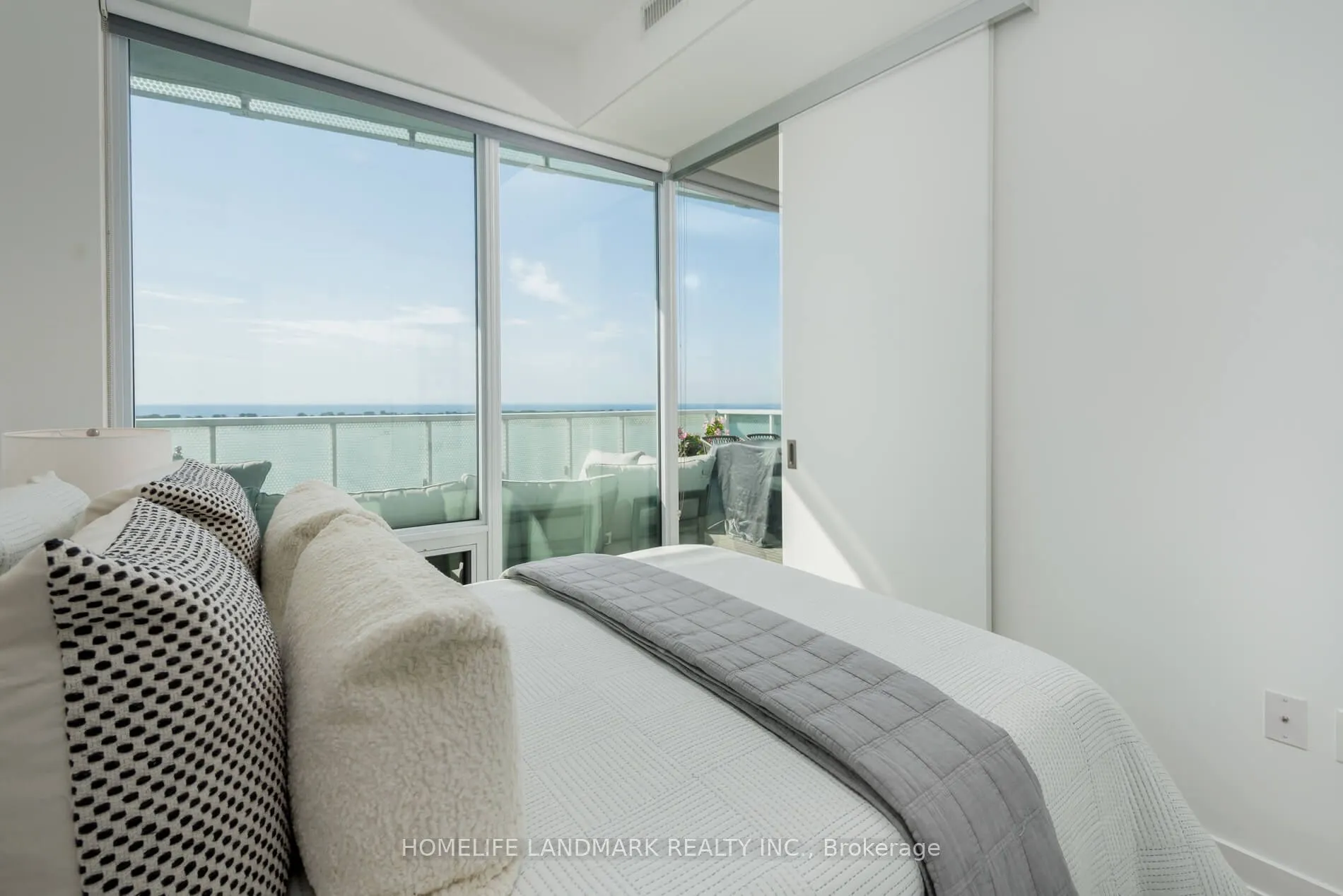 15 Queens Quay E, #2304