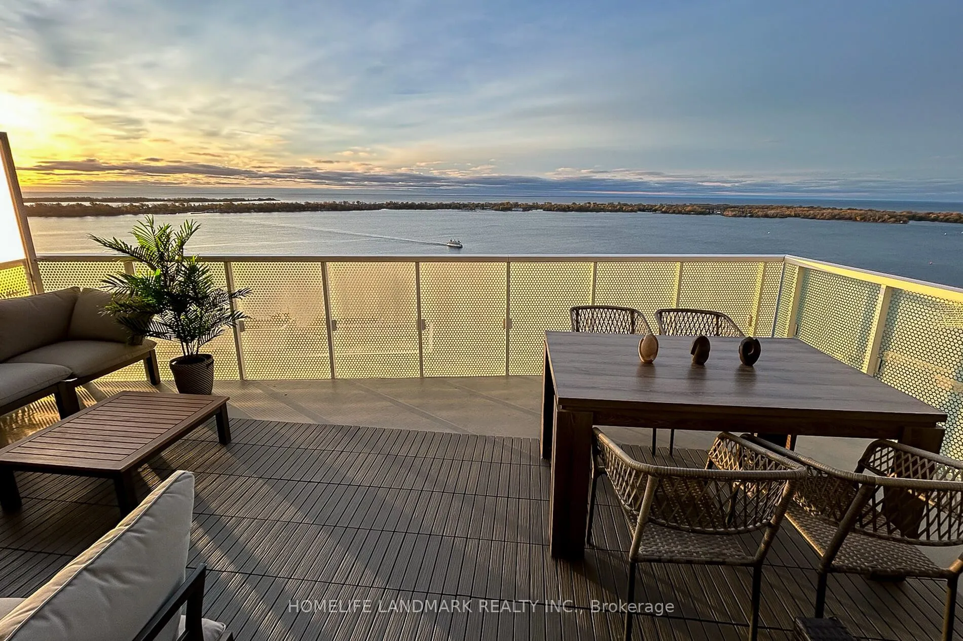 15 Queens Quay E, #2304