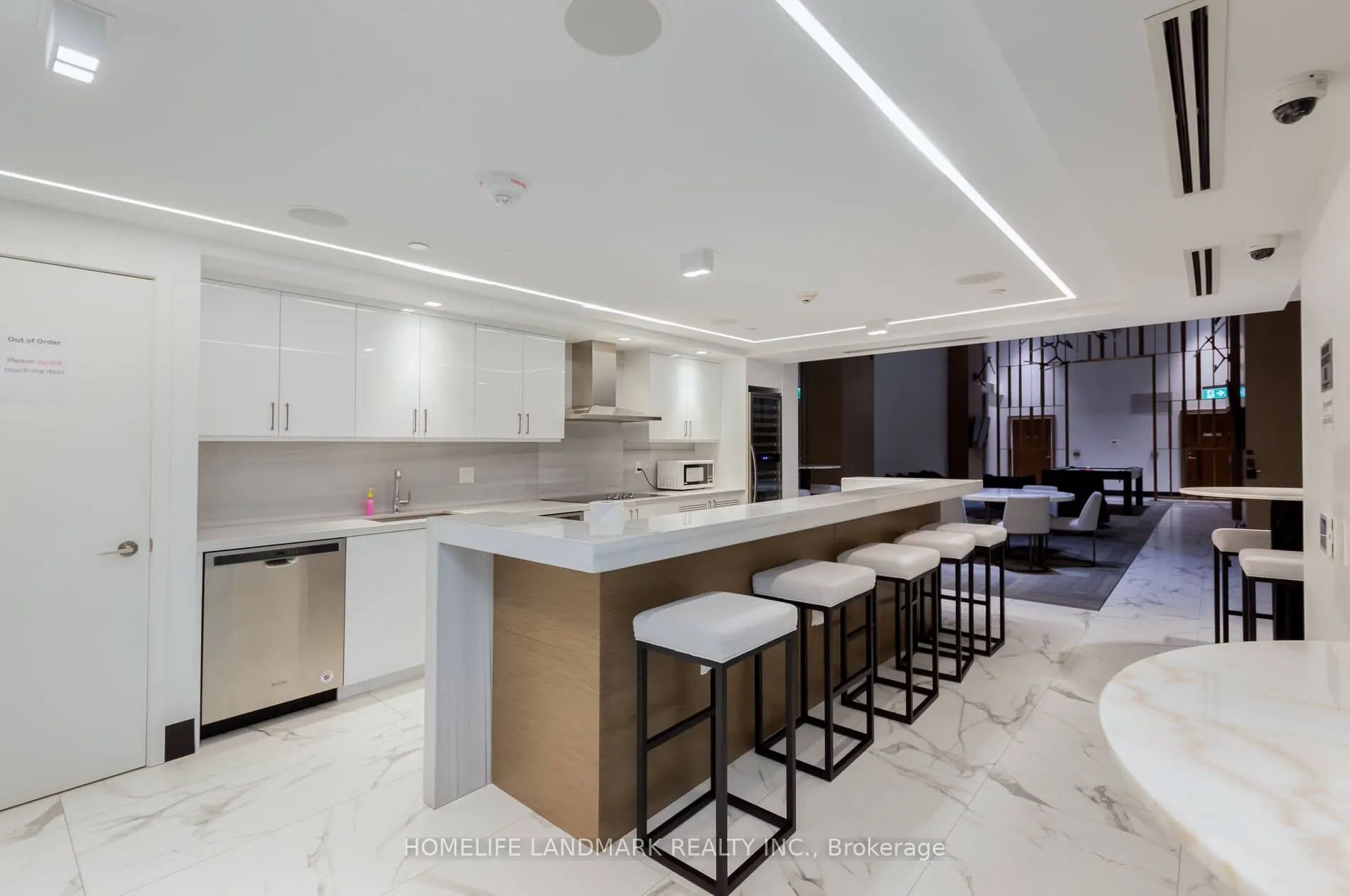 15 Queens Quay E, #2304