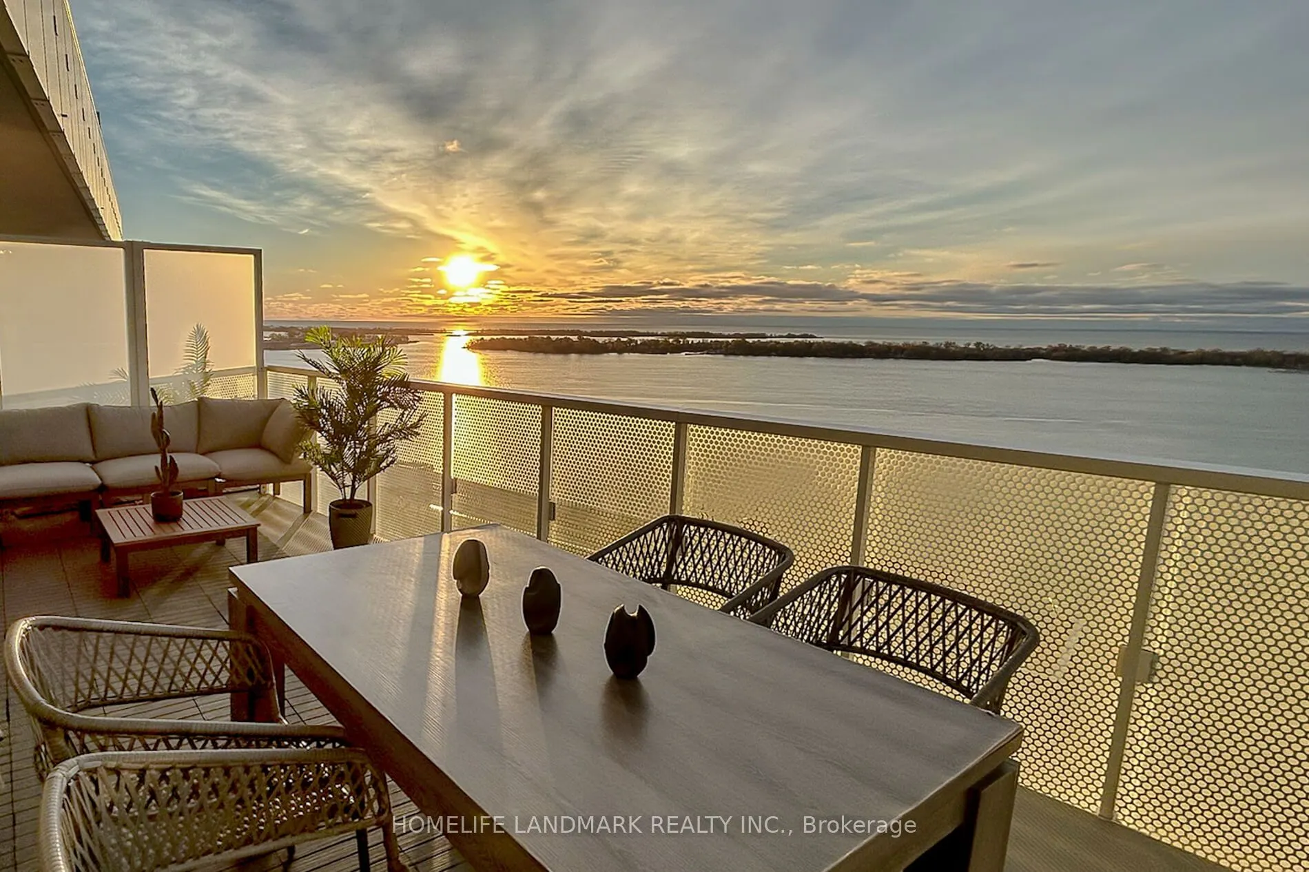 15 Queens Quay E, #2304